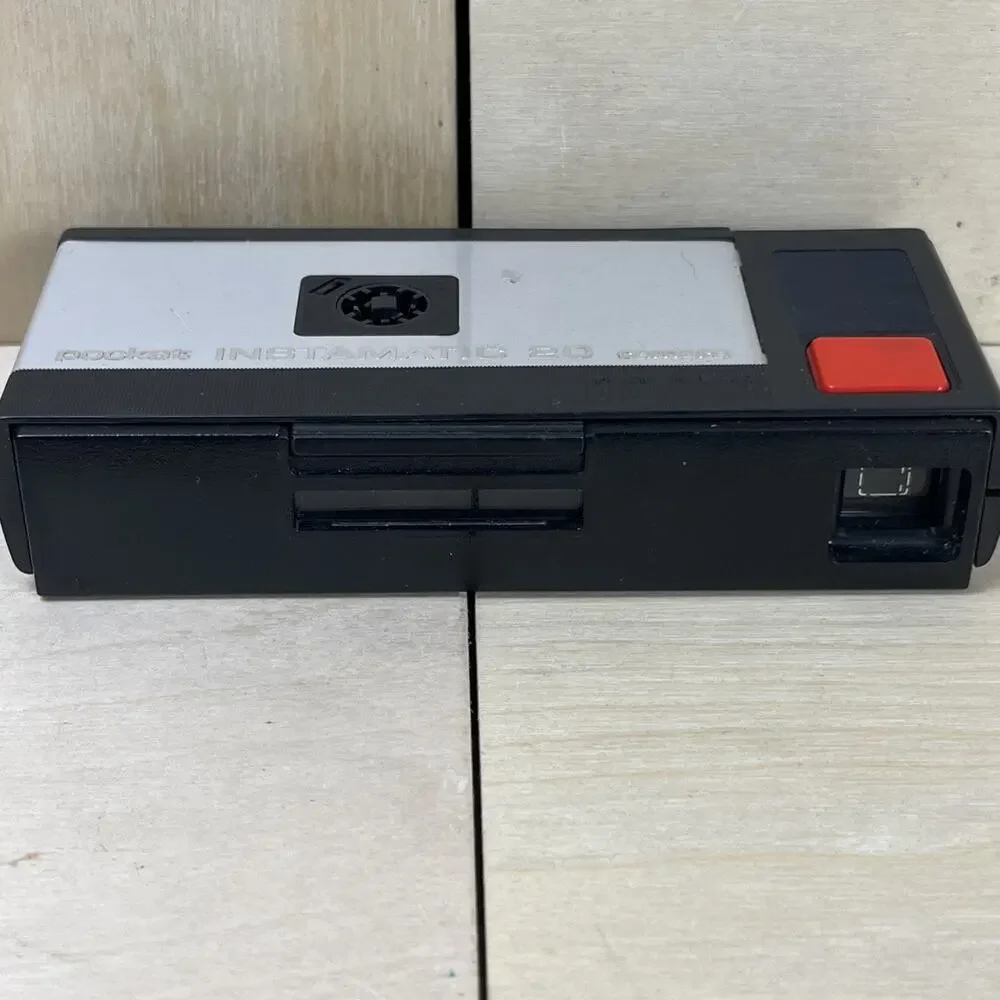 Vintage 1972 Kodak Pocket Instamatic 20 Camera UNTESTED With Case